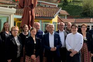 Wirtschaftsstaatssekretär Dr. Patrick Rapp würdigt das Hotel Ludinmühle
